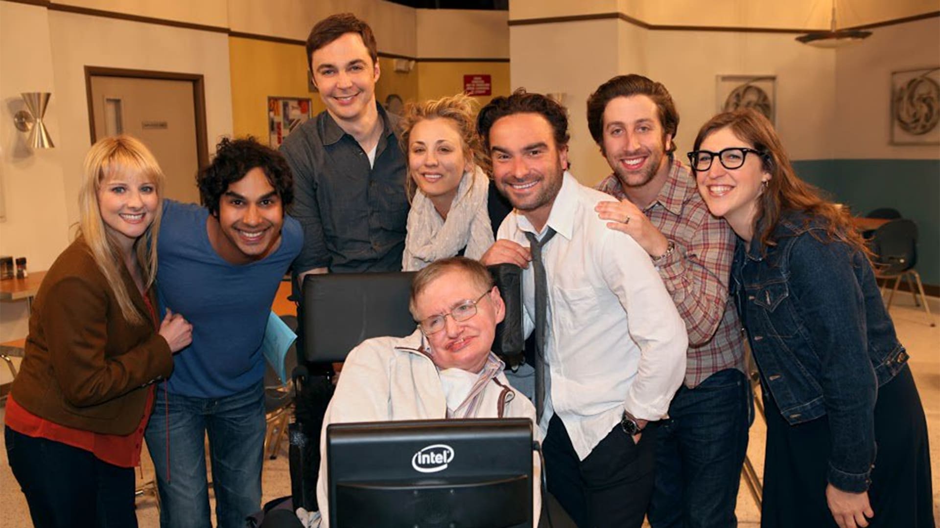 The Big Bang Theory Cast And Crew Members Remember Stephen Hawking Who Has Died At Age 76 Geeks