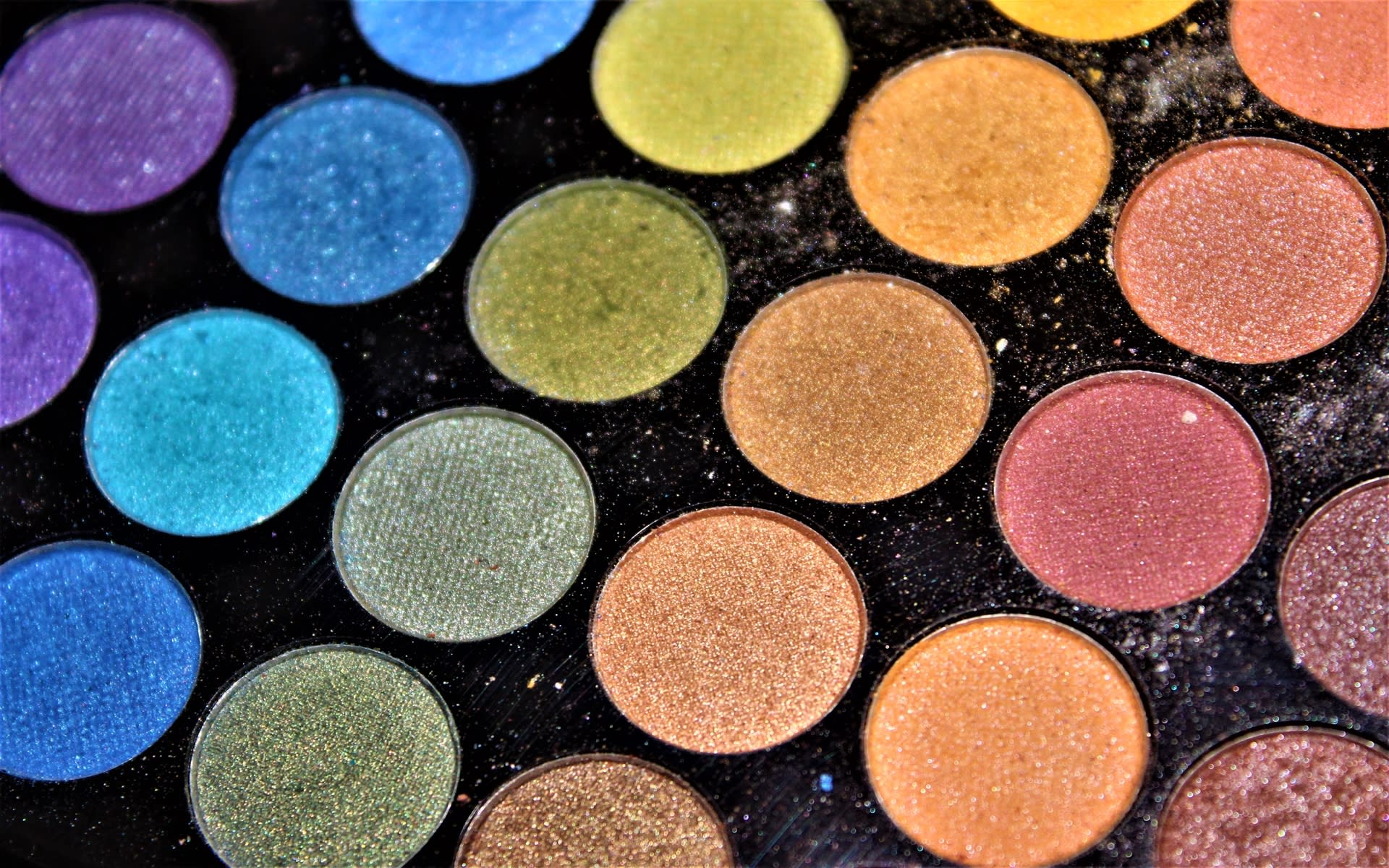 Glitter Eyeshadows That Actually Stay Put