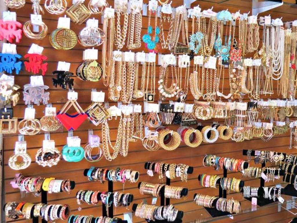 A Quick Guide in Reselling Wholesale Jewelry