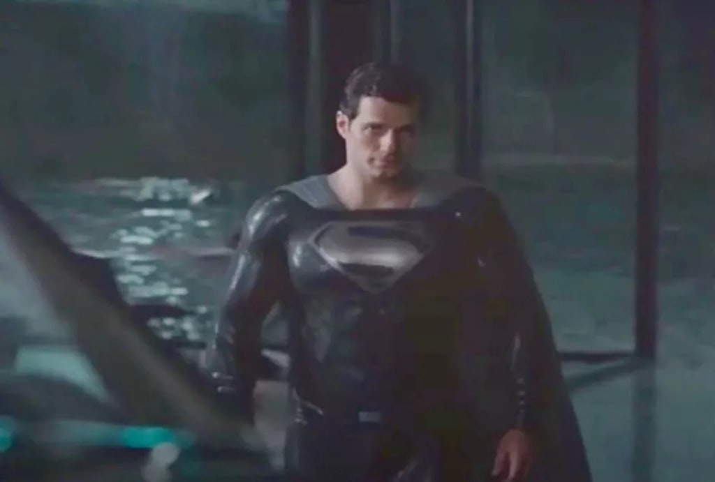 Snyder Shows New 'Justice League' Scene With Black Suit for Superman | Geeks