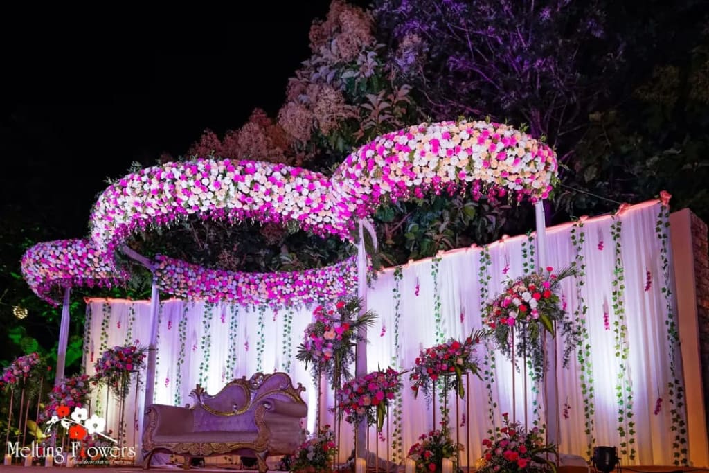 How To Upgrade Your Indian Wedding With Flower Backdrop Decoration