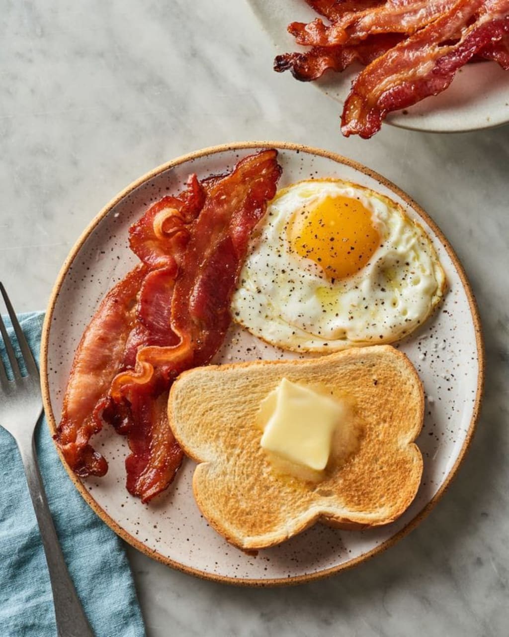 This Now-$17 Pan Is the 'Secret to Achieving Maximum Crispiness' on Bacon