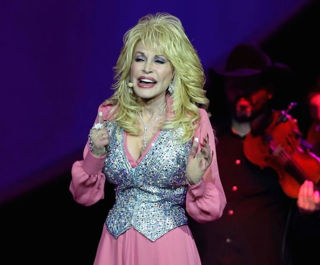 Dolly Parton Performs at Dallas Cowboys Thanksgiving Game in Cheerleader  Uniform