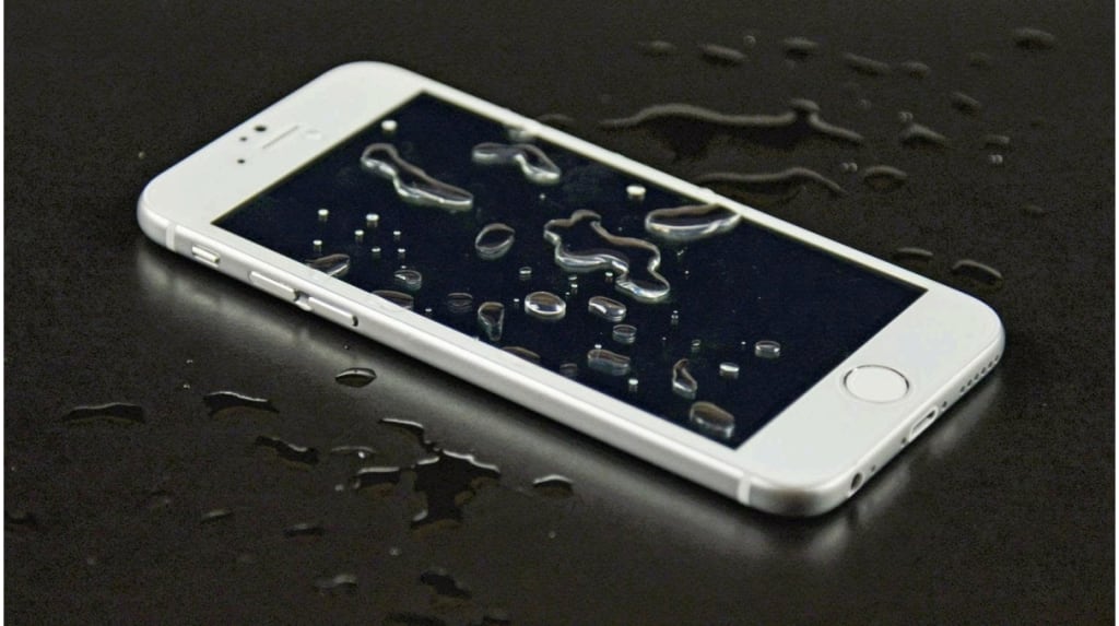 How To Repair Water-Damaged Mobile Phones? A Guide | Geeks