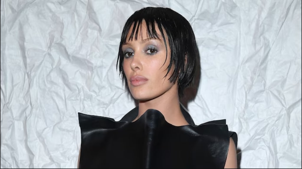 Va keyin u jinsiy aloqa videosini bogib oldirdi