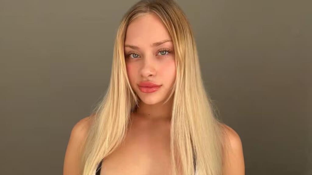 Yalangoch gimnastikachilar it uslubidagi pozitsiyada Rus pornosi: Onam Viola oglini sikadi