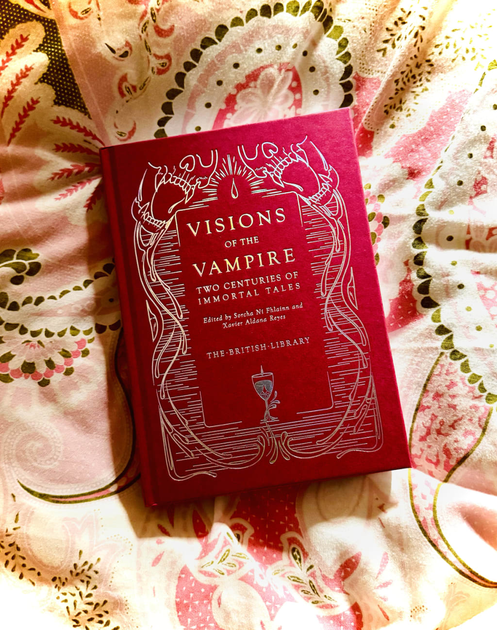 洋書 VISIONS OF THE VAMPIRE Visions of the Vampire: Two Centuries of Blood-sucking Tales