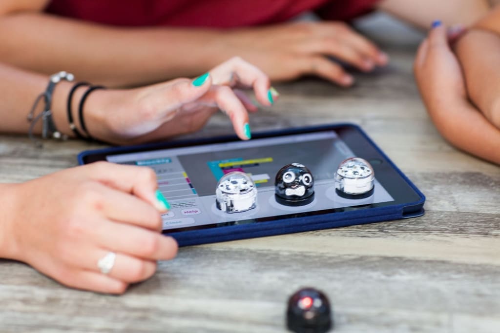 OZOBOT BIT IS A FUN PROGRAMMABLE ROBOT FOR KIDS TO LEARN CODING
