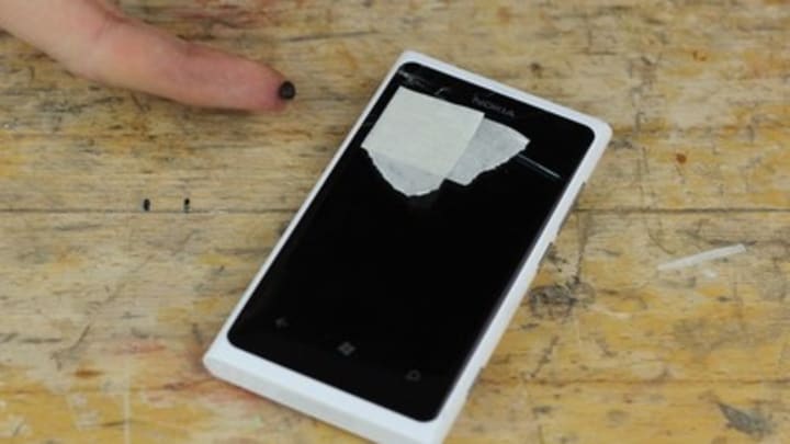 How to fix a cracked smartphone screen at home