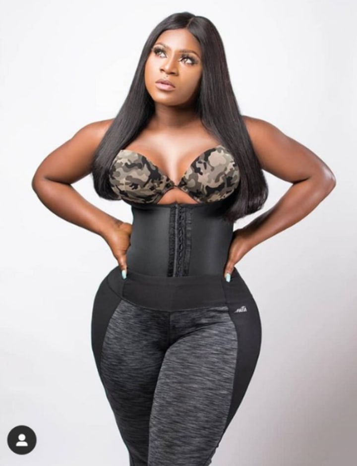 Lady Show Off Tiny Waist At The Super Market Got People Talking -  Celebrities - Nigeria