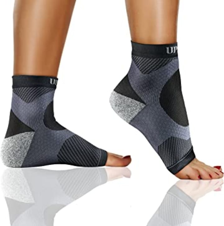 Best Compression Socks for Ankle Injury in 2020 Styled