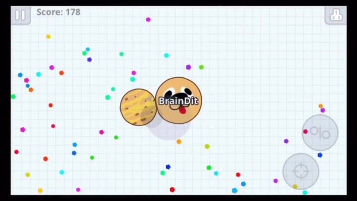 Agar.io brings massively multiplayer games to the petri dish