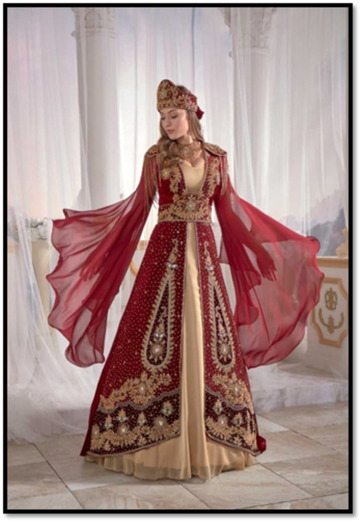 What is the difference between a kaftan and a muumuu? Styled