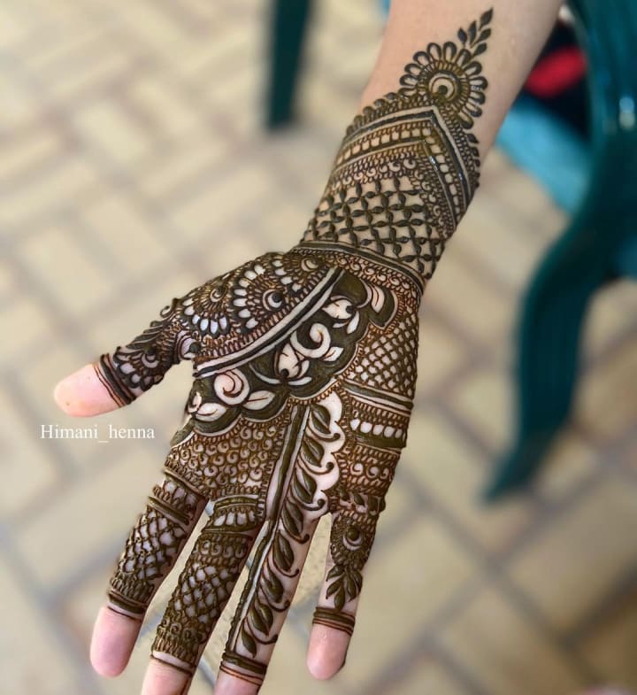 Discover 76+ left hand mehndi design - seven.edu.vn