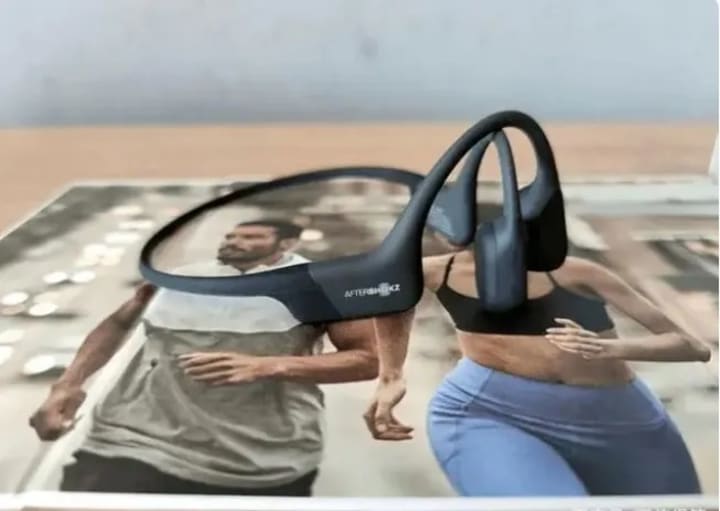 How to Wear Bone Conduction Headphones and What Are the Advantages of