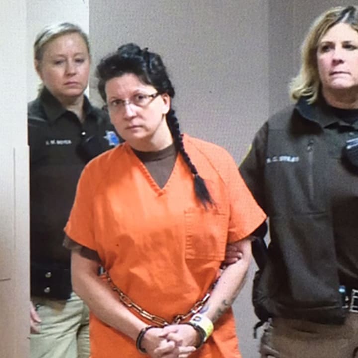 Cari Farver Sent Messages for Years After Her Disappearance/ Her