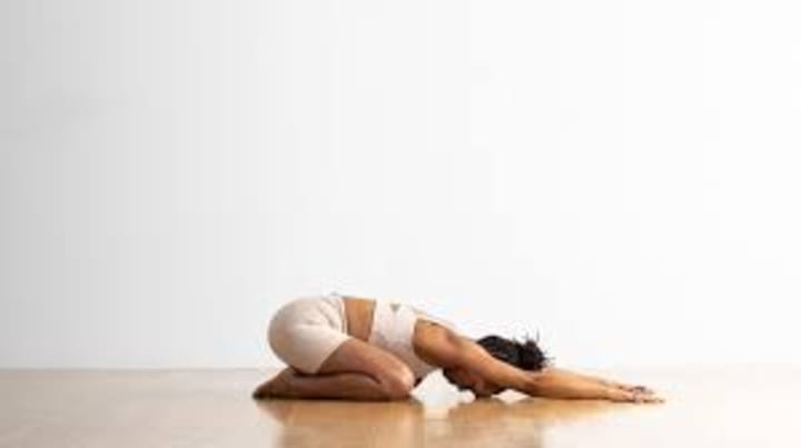 10 Easy Yoga Poses for Beginners to Improve Flexibility and Reduce Stress