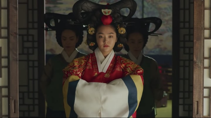 Kingdom' Trailer: Bae Doona Flees Zombies In Medieval Korea