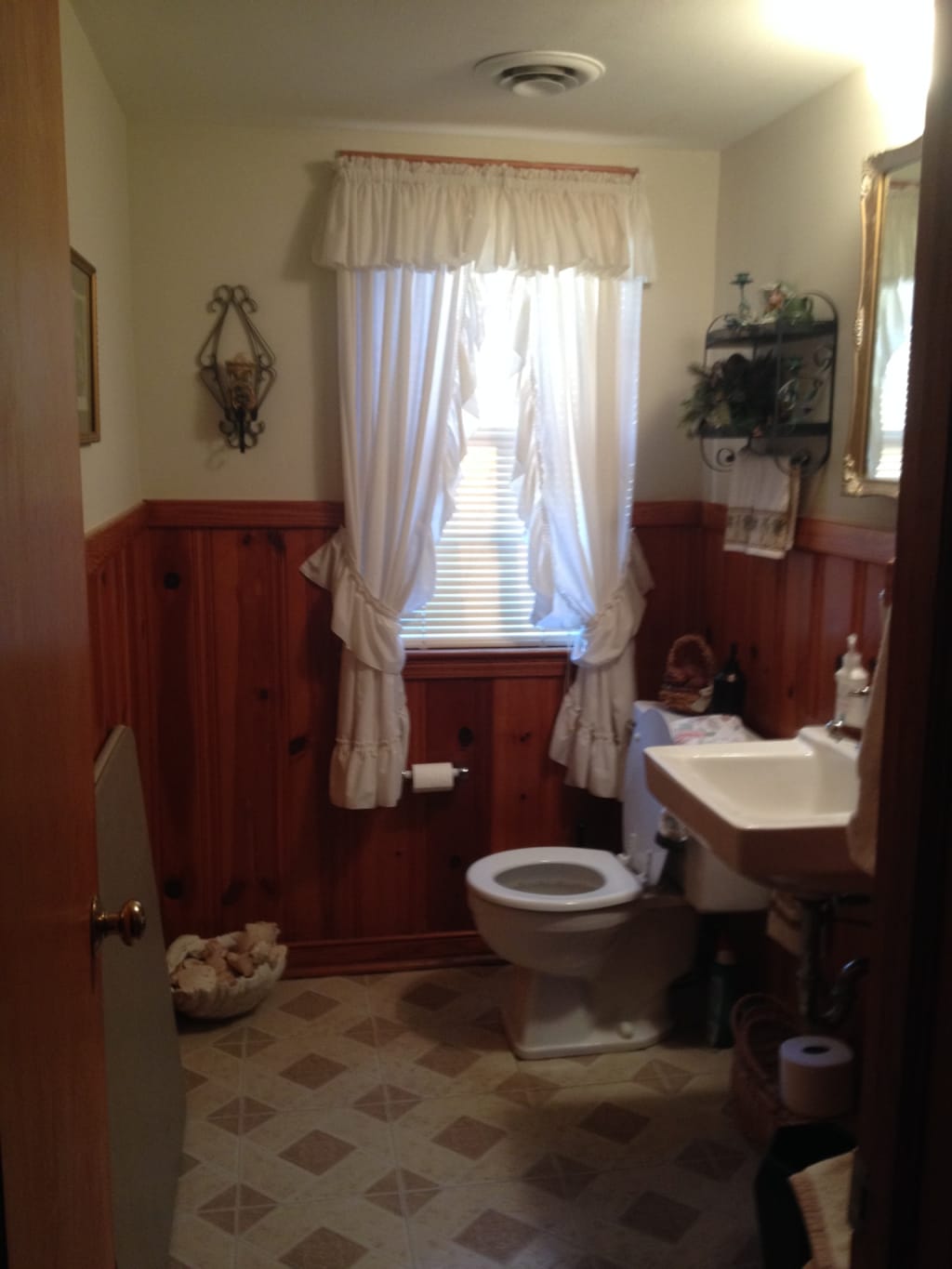 Curse be upon those who paint over knotty pine walls! Lifehack