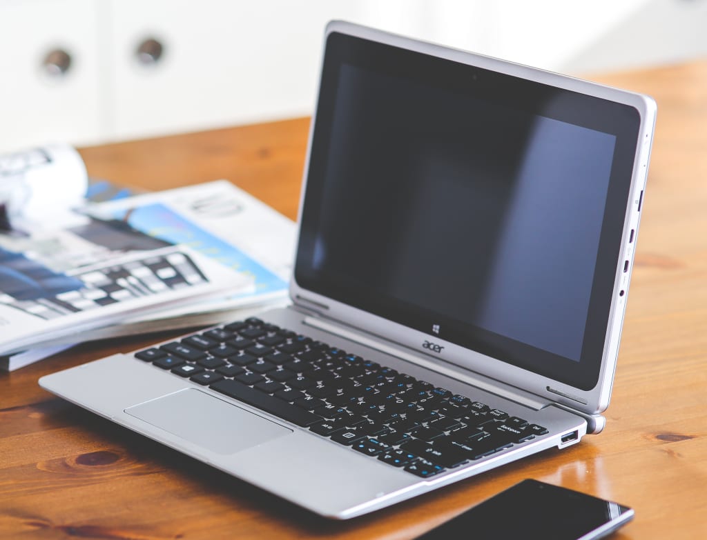 7 cool ways to reuse an old laptop 01