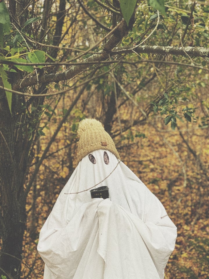 Ghost Photo Shoot: The Greatest Fall Trend Yet. | Photography