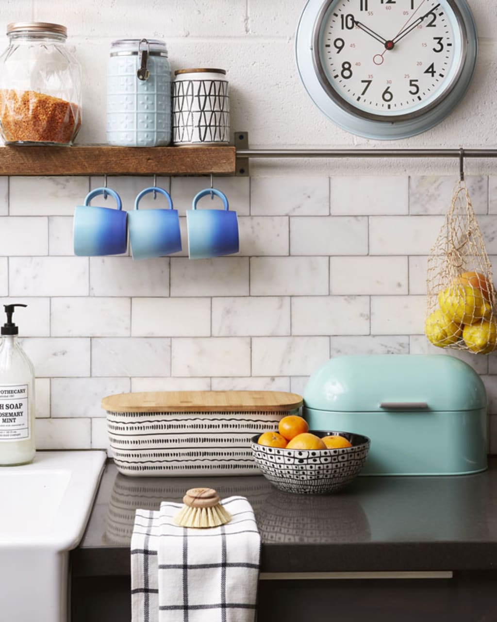 Essential Kitchen Supplies and Move-Out Guide Essential Kitchen Supplies and Move-Out Guide