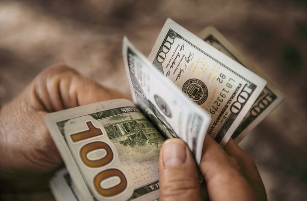 8 Easy Ways to Stop Living Paycheck to Paycheck 8 Easy Ways to Stop Living Paycheck to Paycheck