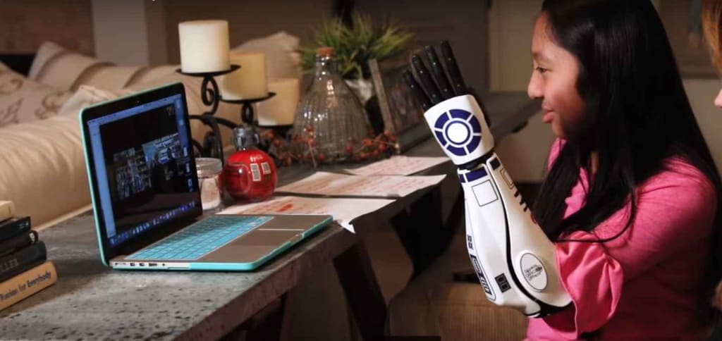 ‘Star Wars’ fan with R2-D2 bionic arm has a big fan in Mark Hamill ‘Star Wars’ fan with R2-D2 bionic arm has a big fan in Mark Hamill