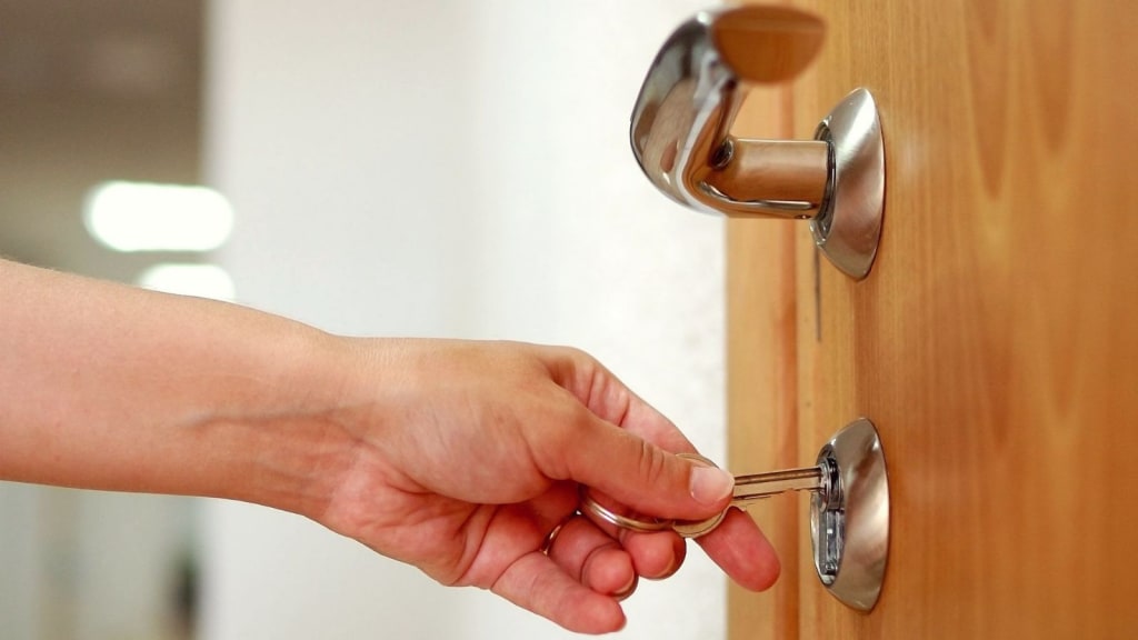 10 Factors To Keep In Mind For Hiring A Professional Locksmith 10 Factors To Keep In Mind For Hiring A Professional Locksmith