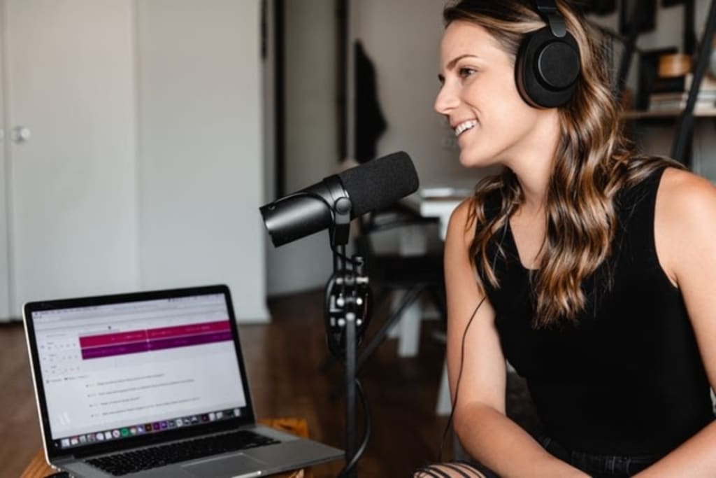 Larby Amirouche Lists 7 Active SEO Podcasts
Larby Amirouche Lists 7 Active SEO Podcasts