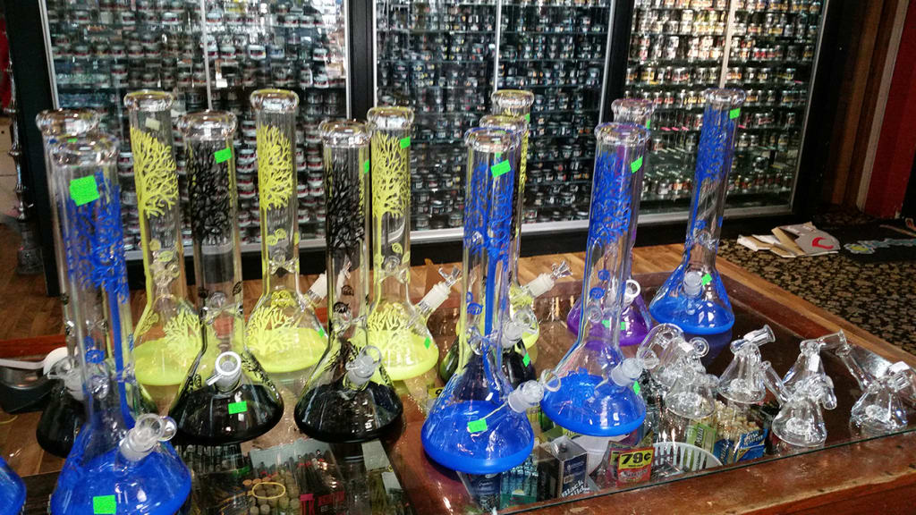 What To Look For When Buying Your Next Bong or Water Pipe What To Look For When Buying Your Next Bong or Water Pipe