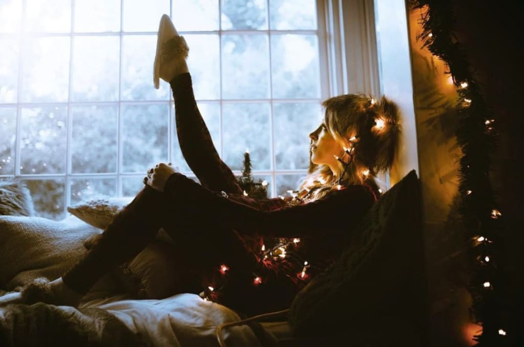Lindsey Stirling Brings Christmas Home Lindsey Stirling Brings Christmas Home