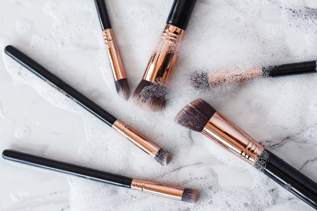 A Lazy Girl's Guide to Cleaning Your Makeup Brushes A Lazy Girl's Guide to Cleaning Your Makeup Brushes