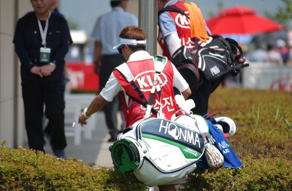 How Much Money Do PGA Golf Caddies Earn? How Much Money Do PGA Golf Caddies Earn?