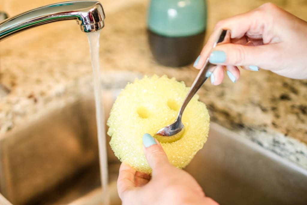 10 Kitchen Cleaning Tools You Need to Have