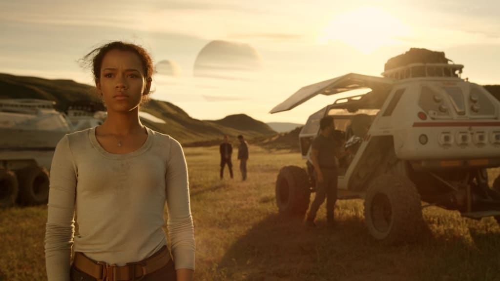We Need to Talk About Netflix's 'Lost in Space' Costumes... We Need to Talk About Netflix's 'Lost in Space' Costumes...