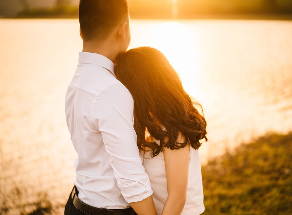 4 Reasons Why Online Dating Is Not the Only Answer 4 Reasons Why Online Dating Is Not the Only Answer
