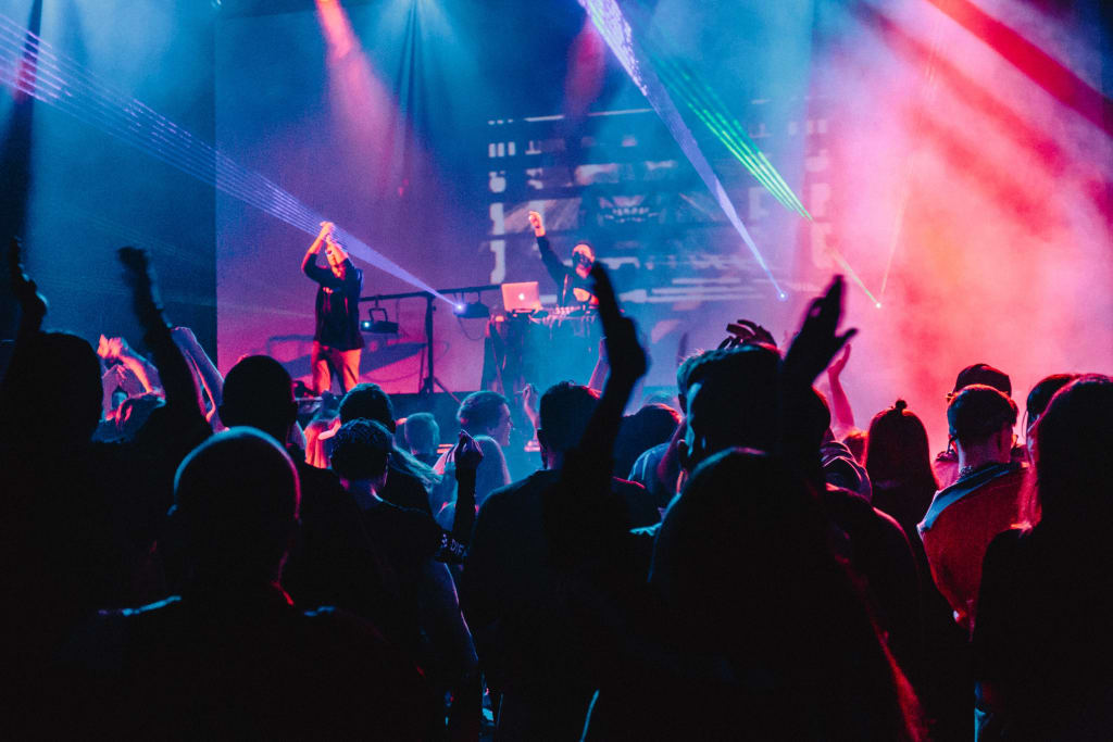 Golden Tickets for Alumni Turns a Night Out at an Event Into an Opportunity to Give Back Golden Tickets for Alumni Turns a Night Out at an Event Into an Opportunity to Give Back