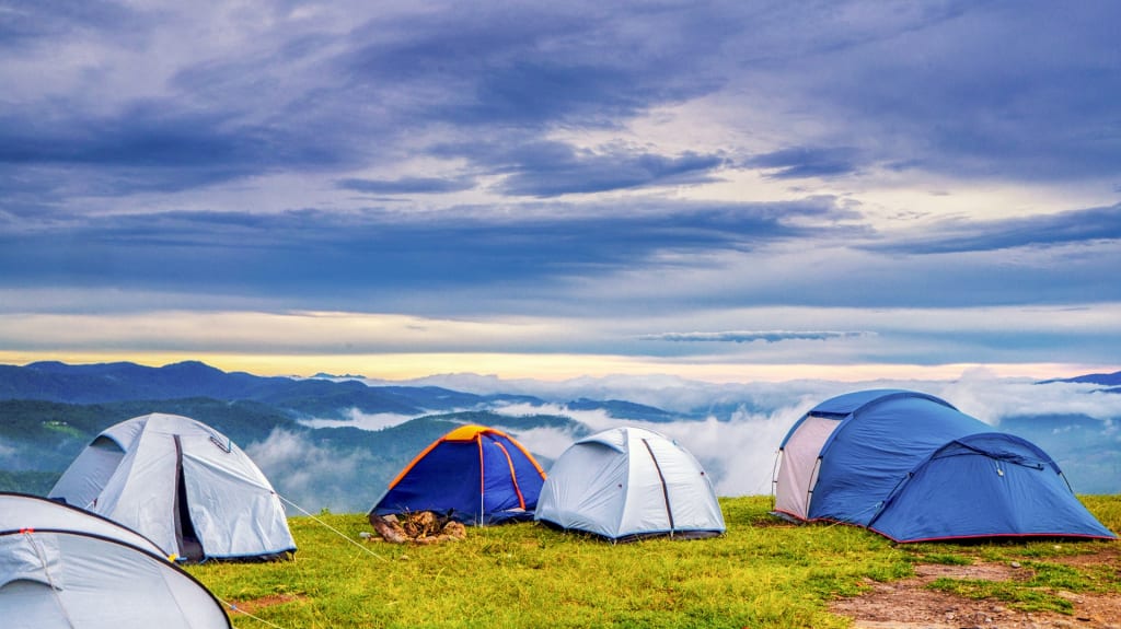 9 Amazing Travel Bloggers to Follow Now 9 Amazing Travel Bloggers to Follow Now