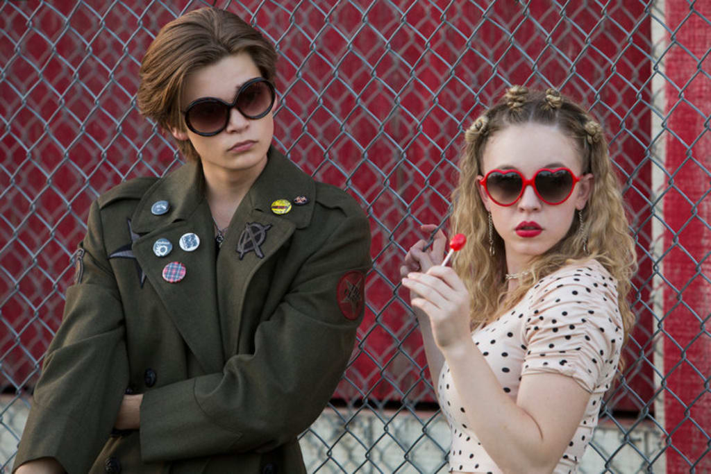 Netflix's 'Everything Sucks!' Is the Perfect Blend of 'Freaks and Geeks' and 'Stranger Things' (Minus the Demogorgons) Netflix's 'Everything Sucks!' Is the Perfect Blend of 'Freaks and Geeks' and 'Stranger Things' (Minus the Demogorgons)