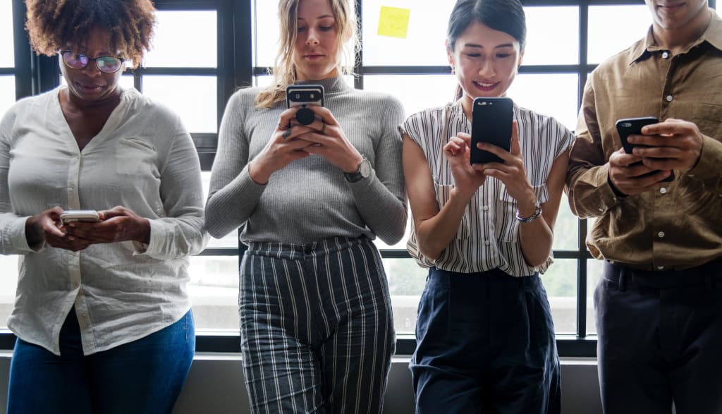 How Smartphones Are Changing the World How Smartphones Are Changing the World