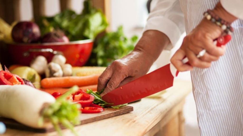 Pros and Cons to Teaching Yourself How to Cook and Bake Pros and Cons to Teaching Yourself How to Cook and Bake