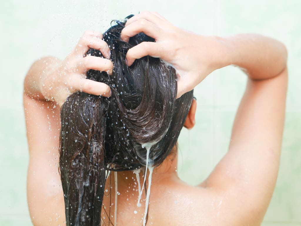 Why I Stopped Washing My Hair and How the "No 'Poo" Method Works For Me Why I Stopped Washing My Hair and How the "No 'Poo" Method Works For Me