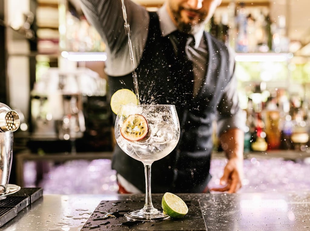 10 Ways to Spot a Bad Bartender 10 Ways to Spot a Bad Bartender