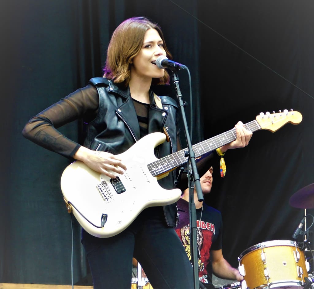 All in the Family for Larkin Poe All in the Family for Larkin Poe