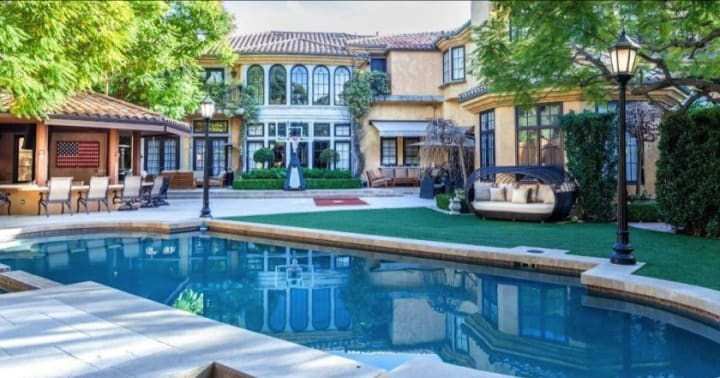 Top 50 Expensive Things Owned By Millionaire Hollywood Celebrity's Top 50 Expensive Things Owned By Millionaire Hollywood Celebrity's