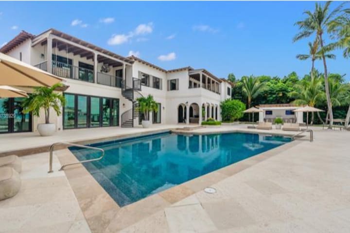 11 Expensive Things Owned By NBA Star Dwyane Wade 11 Expensive Things Owned By NBA Star Dwyane Wade
