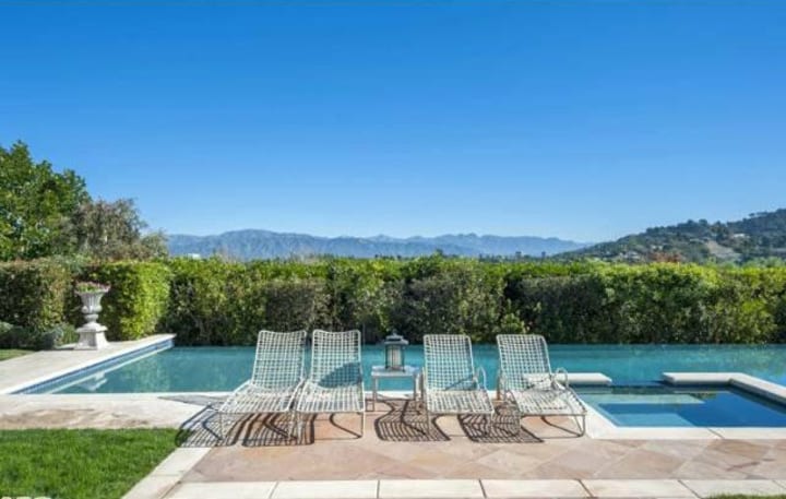 Celebrity Rapper Bruno Mars And 10 Expensive Things He Owns Celebrity Rapper Bruno Mars And 10 Expensive Things He Owns