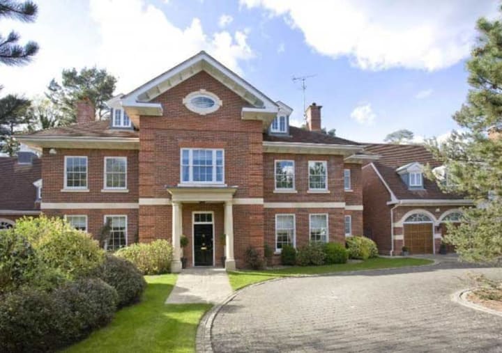 5 Expensive Things Previously Owned By Sir Bruce Forsyth 5 Expensive Things Previously Owned By Sir Bruce Forsyth