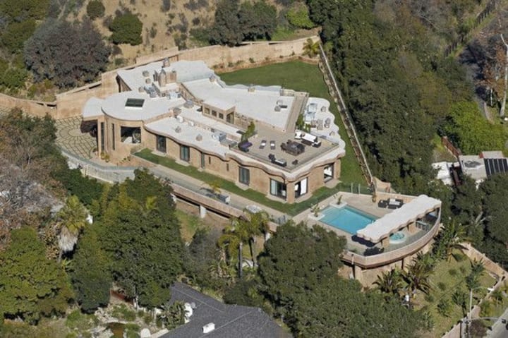 10 Expensive Things Owned By Millionaire Rihanna 10 Expensive Things Owned By Millionaire Rihanna